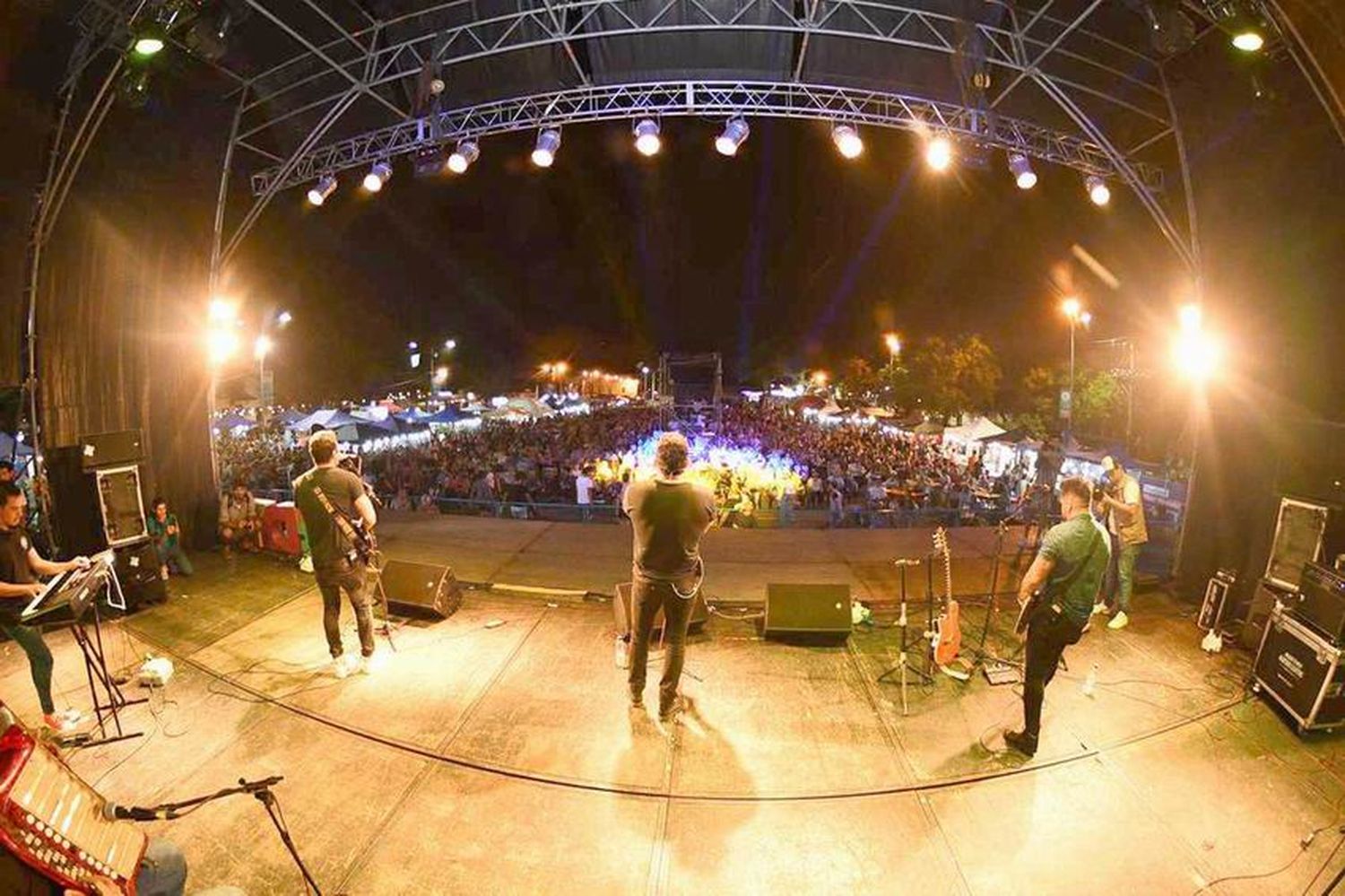 Música en vivo, ferias comerciales y actividades 
deportivas en la Fiesta del Río, Mate y Tereré