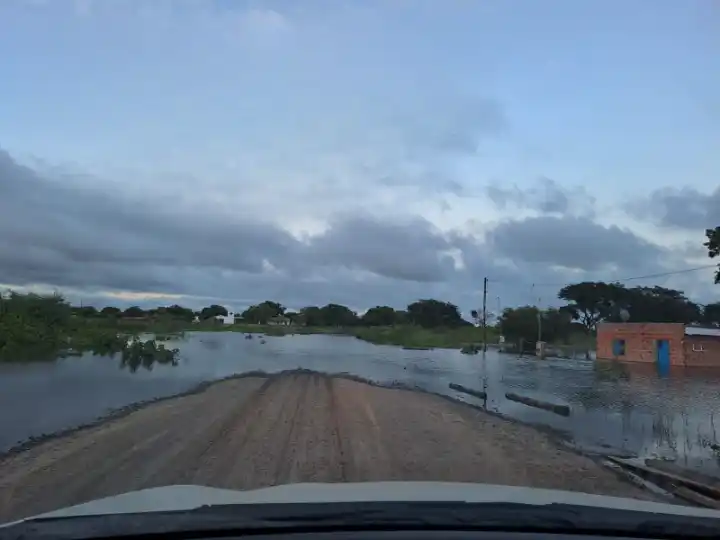 Asisten a familias afectadas por la crecida del río Paraguay