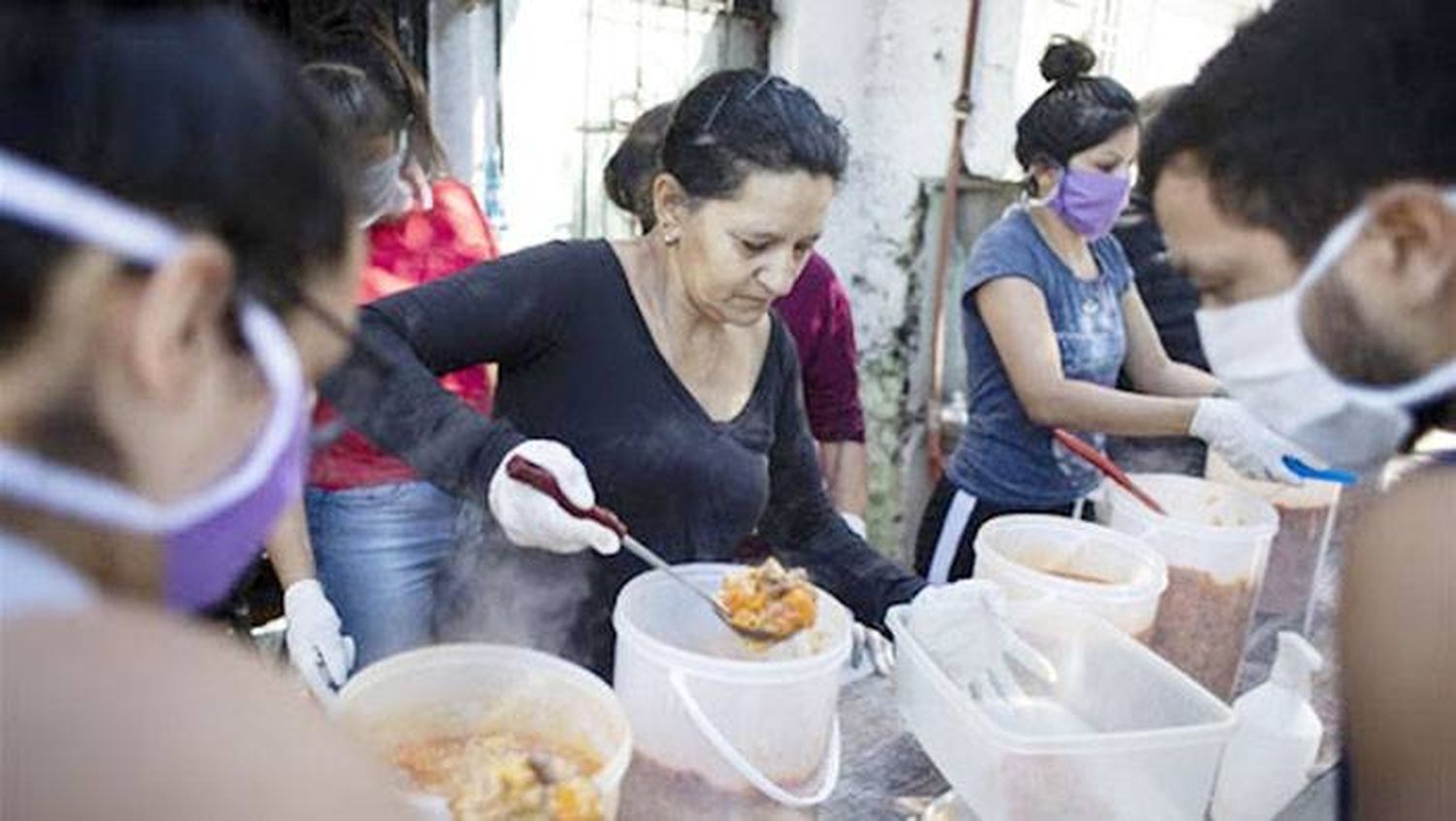 El déficit de la canasta básica de los más pobres se duplicó con la cuarentena