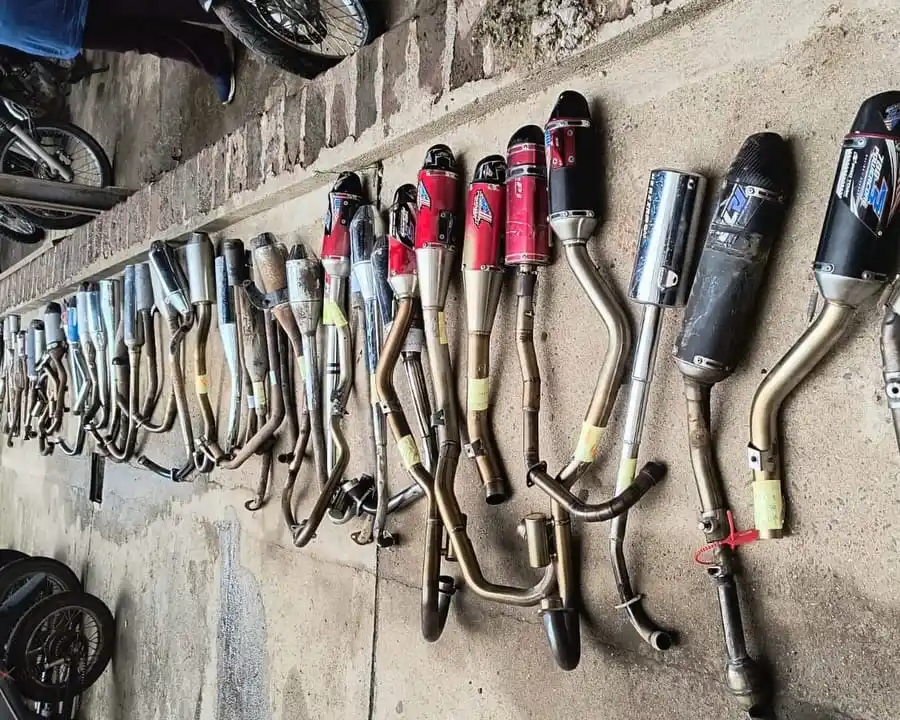 La gestión Lattanzi firme con el desmantelamiento de accesorios ilegales en motovehículos. Foto: Gentileza.