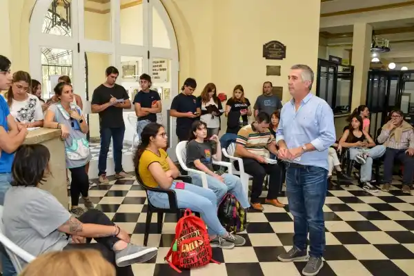 Encuentro para acordar el cronograma de “vueltas olímpicas” de egresados en Chascomús