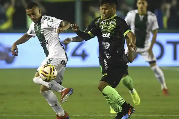 Superliga: Defensa y Justicia le ganó a Banfield sobre la hora y quedó a un punto de Racing