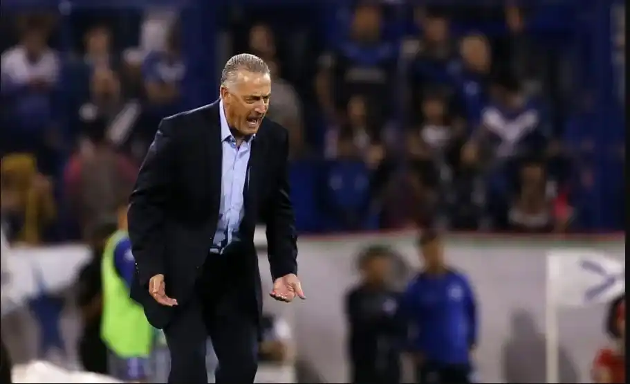 ¡Explotó Alfaro! Habló sobre los árbitros, su futuro y la eliminación ante River