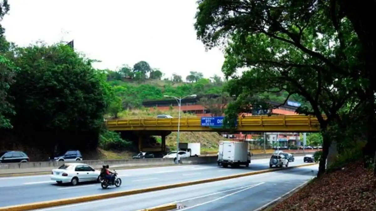 ¡PREVENIDOS! Elevado Los Campitos en la autopista Prados del Este permanecerá cerrado hasta el 28Feb