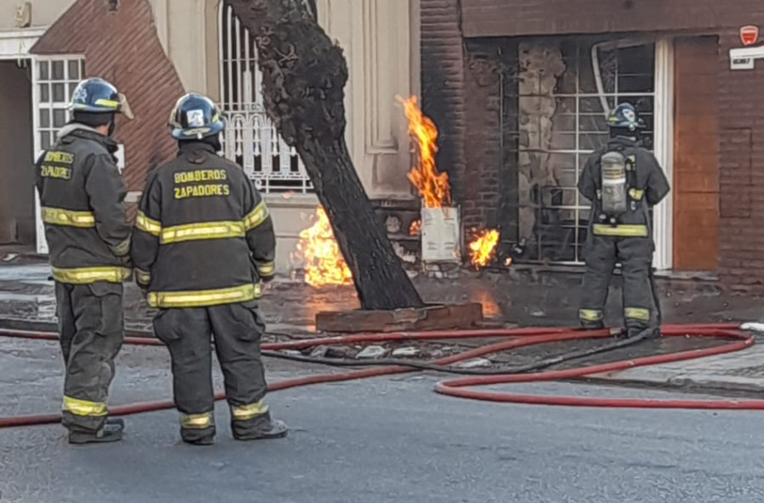 Un escape de gas provocó un incendio en Italia al 2300 en barrio Abasto