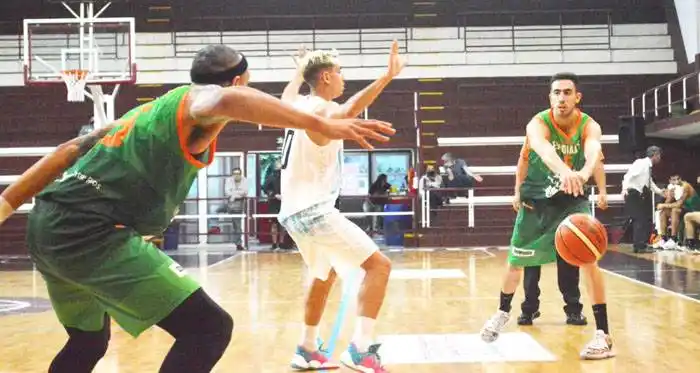 Con el tiro del final,  Estudiantes bajó  a Racing de Chivilcoy