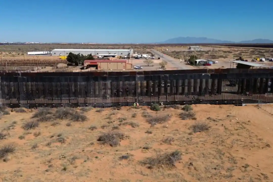 La medida busca dificultar los cruces irregulares mediante el aumento de la temperatura de la superficie.
