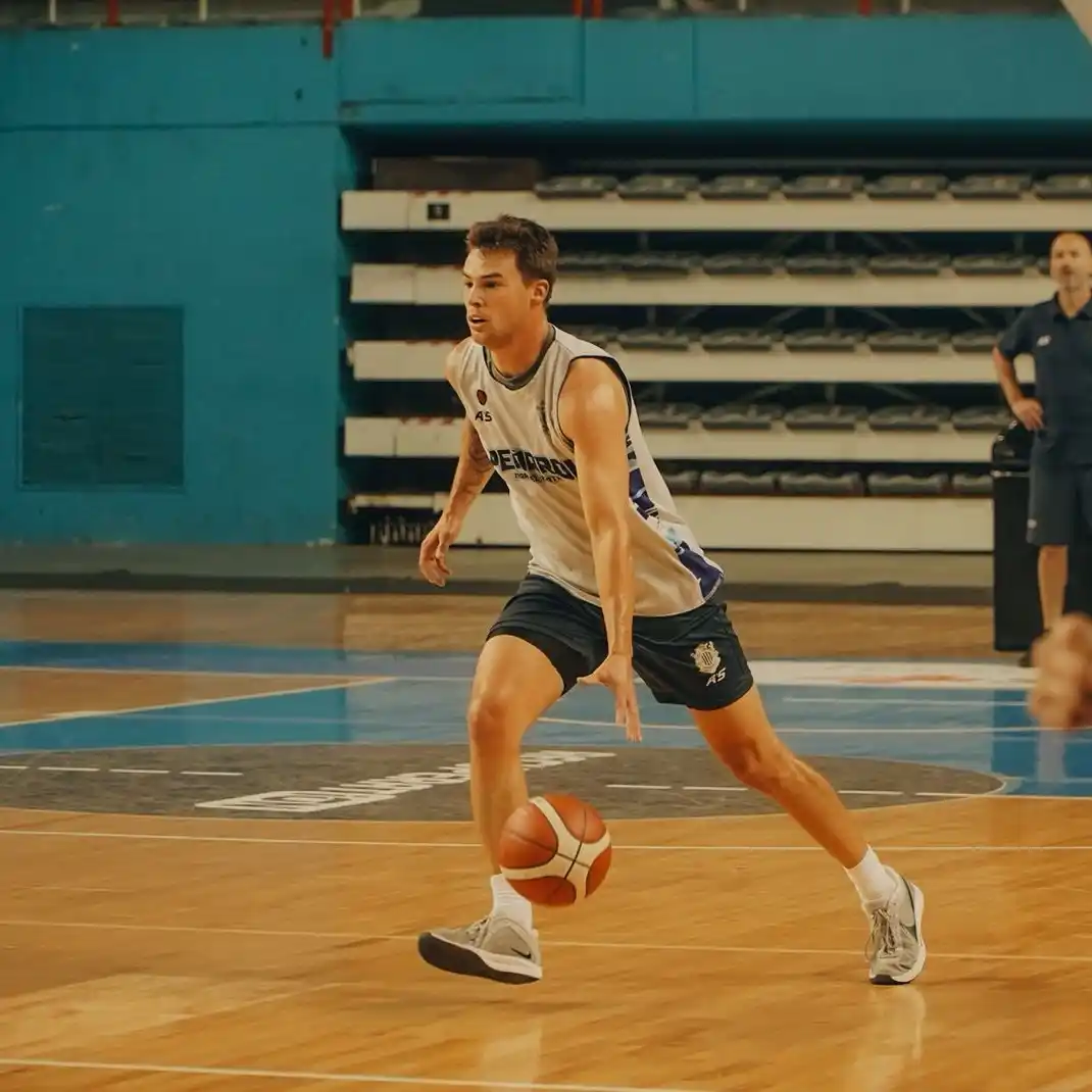 Nathan Hoover, el jugador perimetral de 28 años