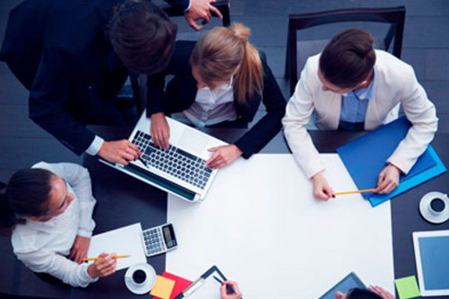 Jóvenes de la ciudad que iniciarán un proceso de prácticas laborales