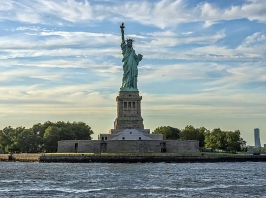 Político frances quiere que la Estatua de la Libertad vuelva a Francia