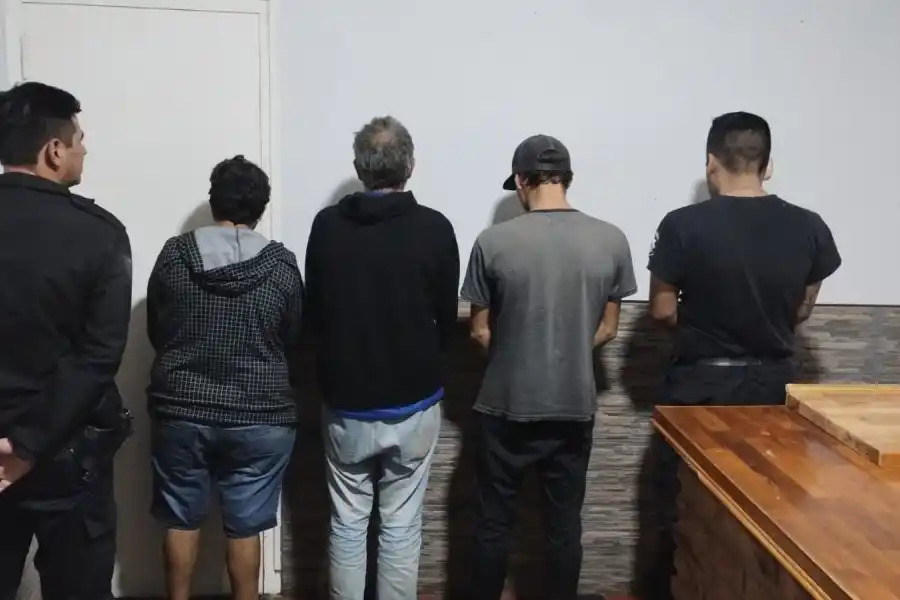 La Policía detuvo a tres personas y secuestró 1.500 kilos de cereal