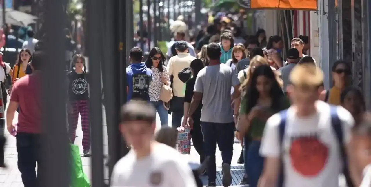A pesar de las paritarias y las sumas fijas, caen el poder adquisitivo y el consumo