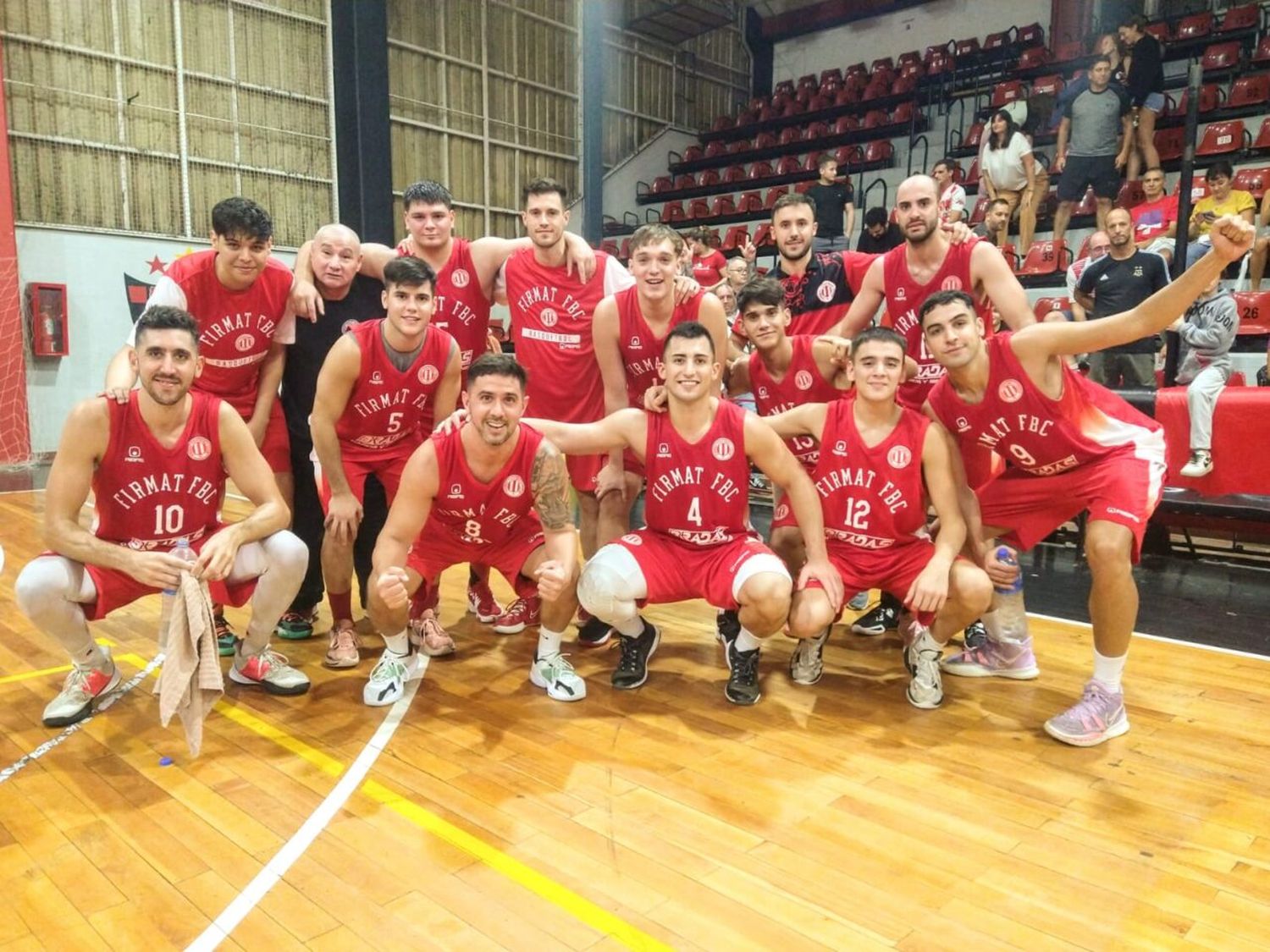 En un muy parejo partido, Firmat derrotó a Olimpia y quedó como líder