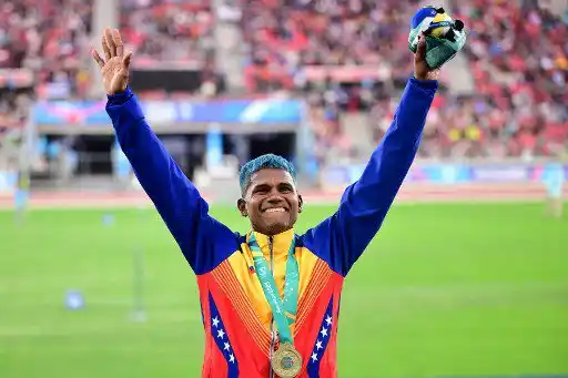 ORGULLO VENEZOLANO: José Antonio Maita se alza con el oro en 800 metros en los juegos Panamericanos 2023 (+Video)