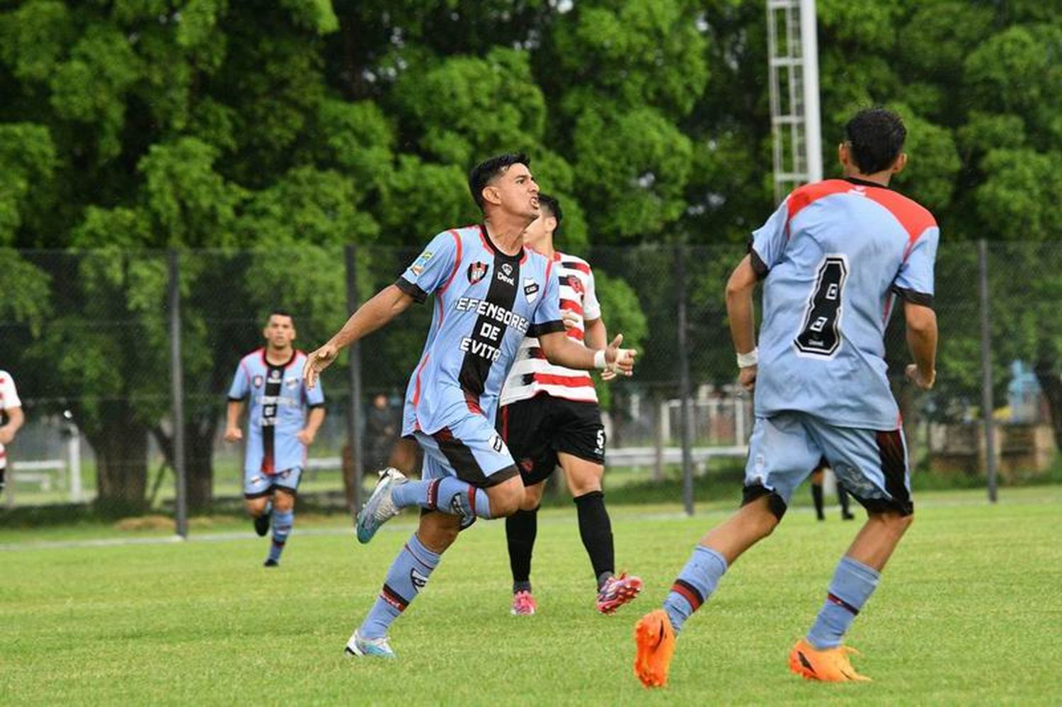 Defensores de Evita goleó y
Atlético Laguna Blanca clasificó