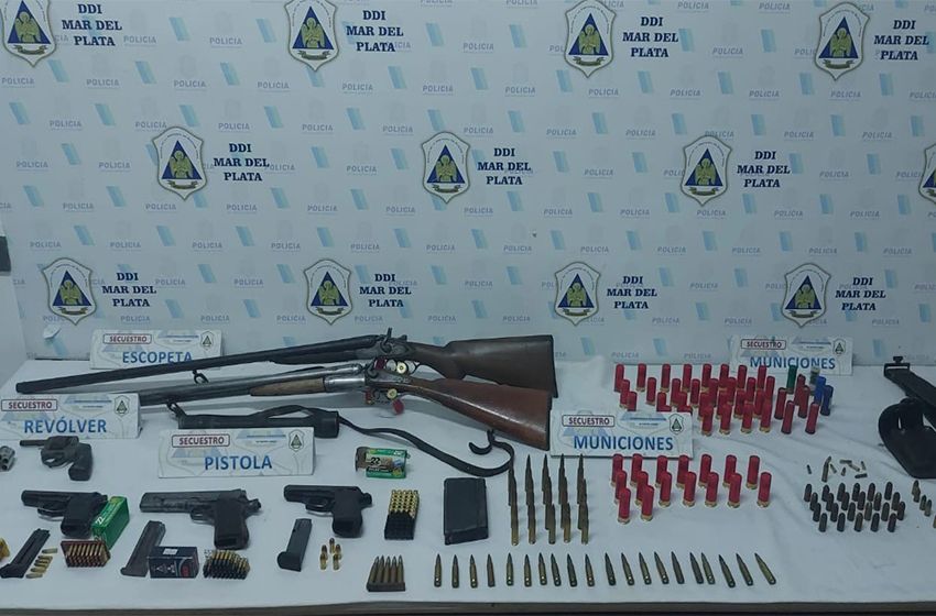 Armas, granadas y una esvástica, en un allanamiento en Mar del Plata