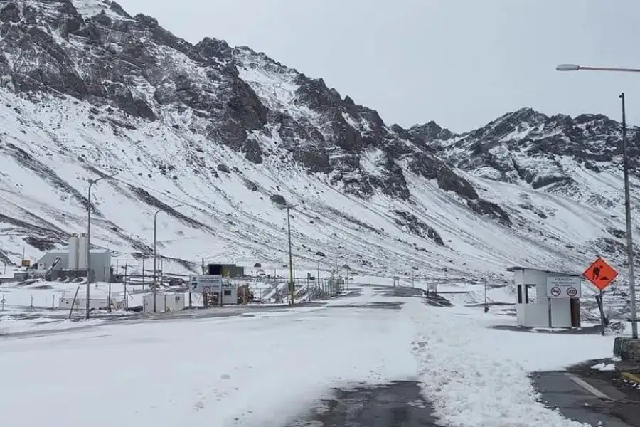 Hay alrededor de 3.000 camiones esperando cruzar desde el lado chileno hacia Argentina
