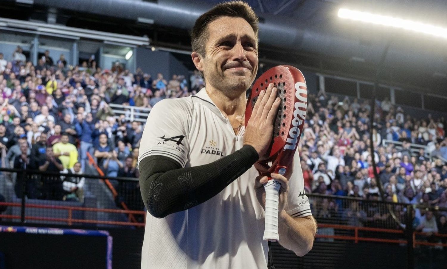 "Bela" fue calificado como el mejor de la historia, tras 16 años siendo número 1 del mundo y siendo el jugador con más títulos del circuito mundial (World Padel Tour), con 230 títulos en 286 finales disputadas.