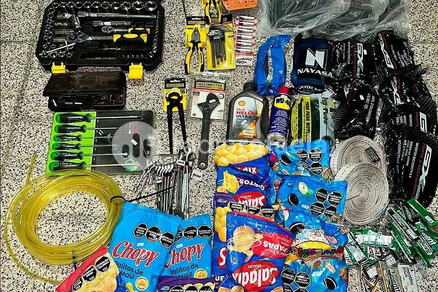 ¿Para Navidad? Robaron una estación de servicio de la región y se llevaron desde snacks hasta herramientas