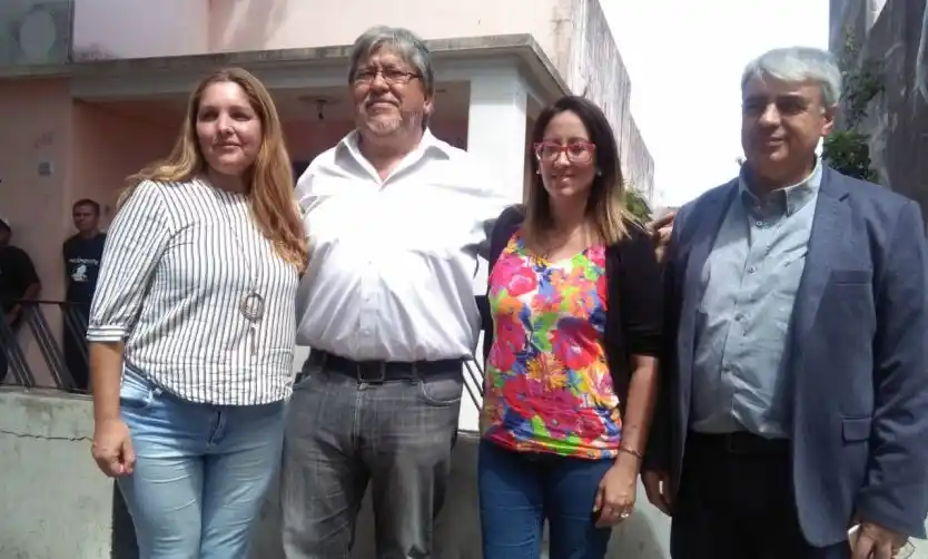 "Chino" Navarro visitó el distrito. Lo acompañaron Valeria Domínguez y Daniel Liberé. 