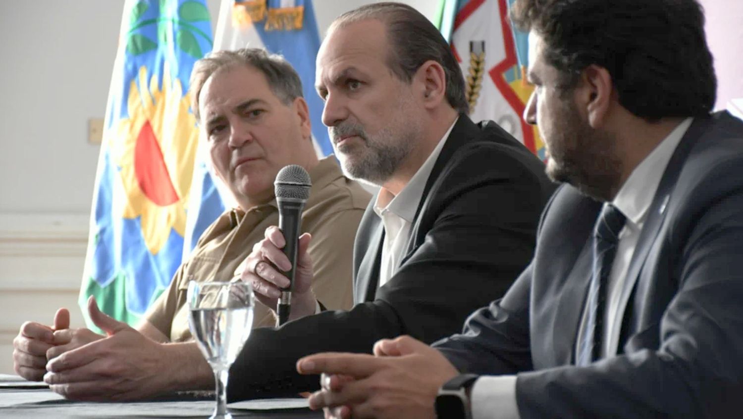 Javier Alonso (izq.), Federico Susbilles y Juan Martín Mena. Fotos: Emilia Mainieri - La Nueva. y Archivo