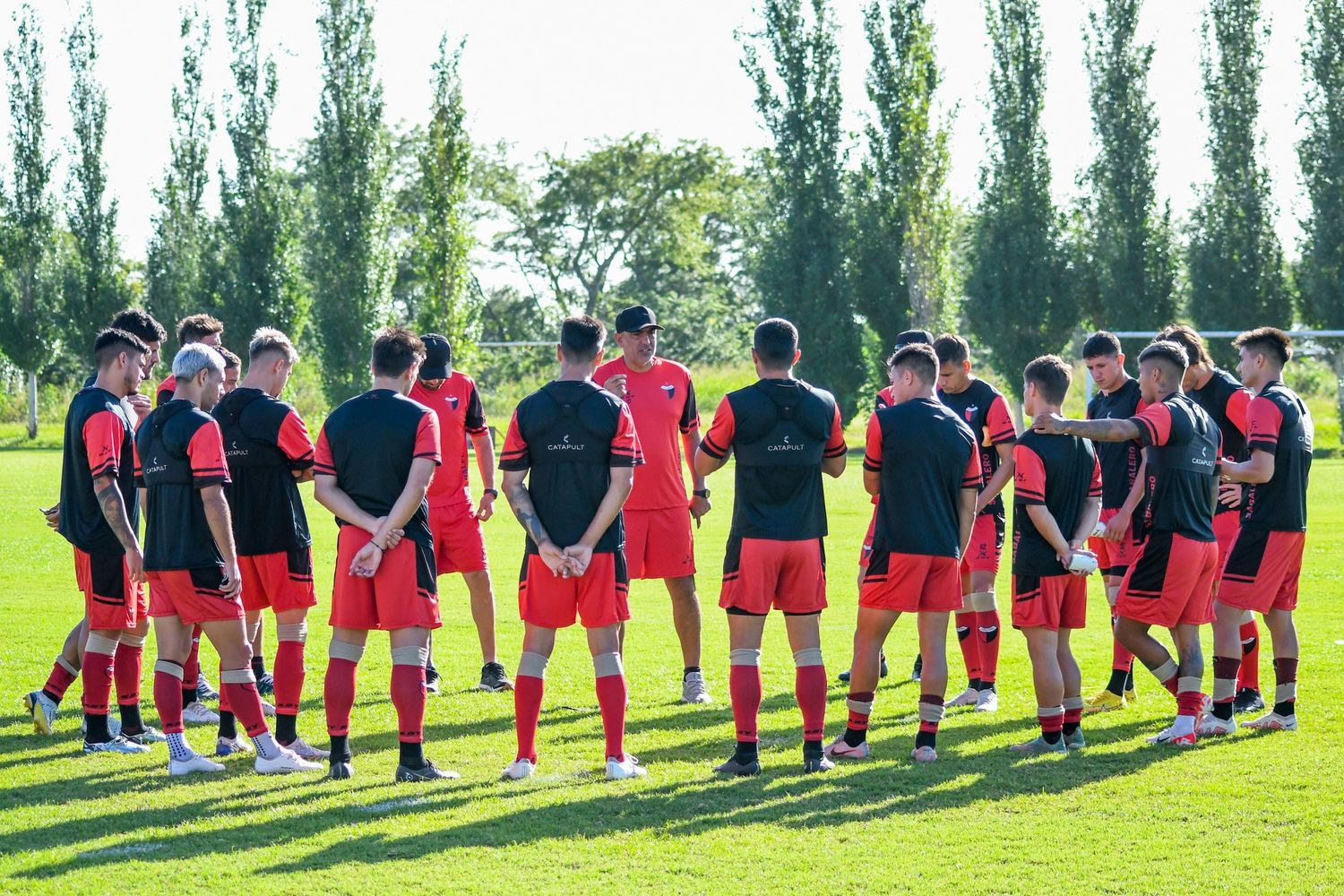 Colón de Santa Fe enfrenta su regreso a la segunda división.