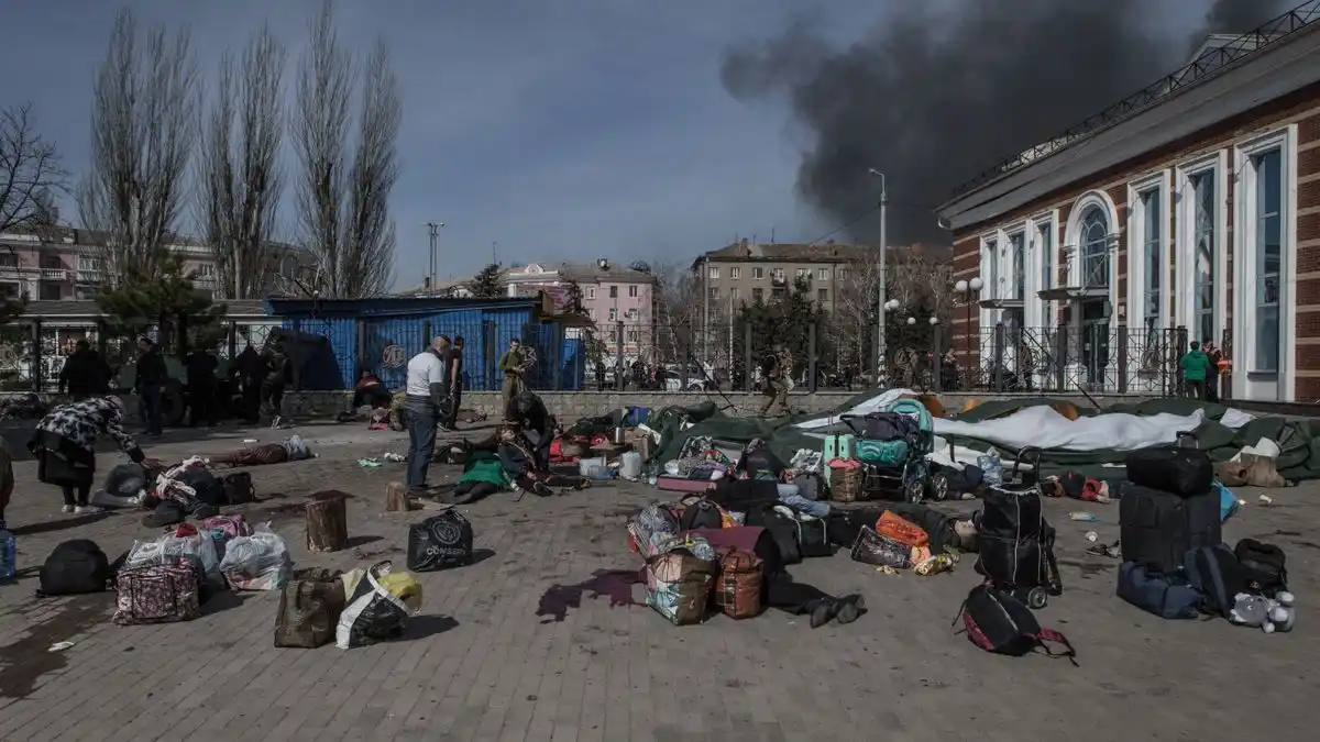 La estación de Kramatorsk, al este de Ucrania, sufrió un ataque ayer.