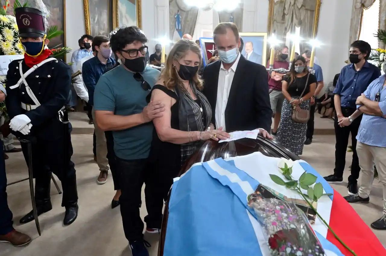 El adiós a Busti: “Vine a despedir a un amigo”, dijo Bordet