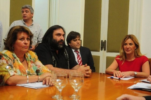 Frente Gremial Docente evalúa un paro desde el lunes 27