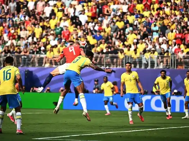Haaland se eleva en el cielo de New Jersey para marcar el 1 a 0 antes Brasil.