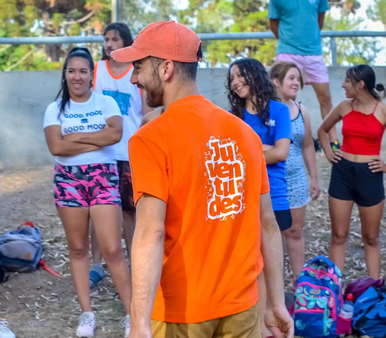 La actividad capacitar a jóvenes en temas como salud mental, violencias, consumos problemáticos, vínculos sanos, trabajo en equipo y oratoria, entre otros.