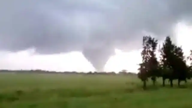 Se registró un impresionante tornado en una ruta del norte santafesino
