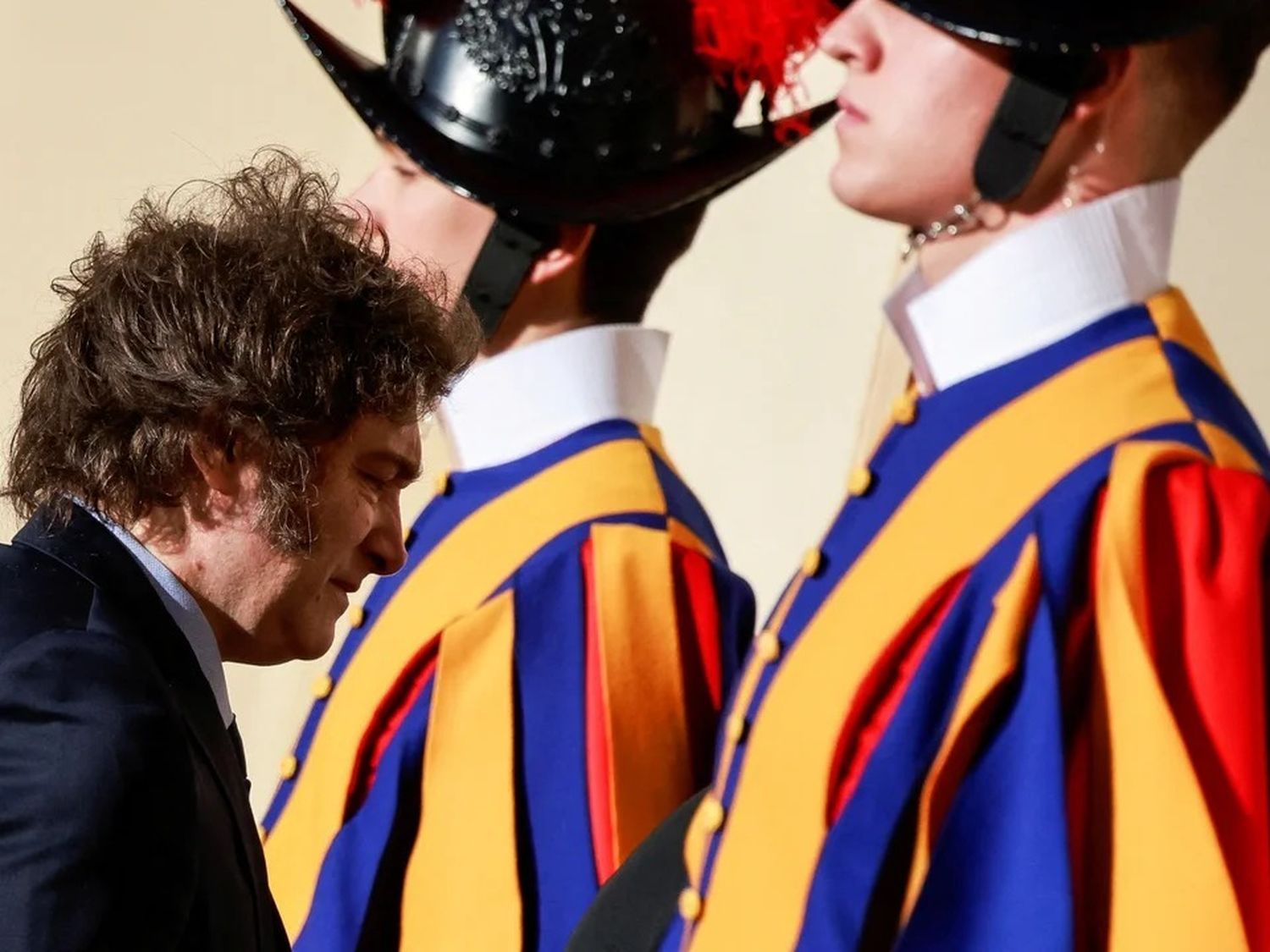 Javier Milei viajará a la ceremonia de asunción del papa León XIV
