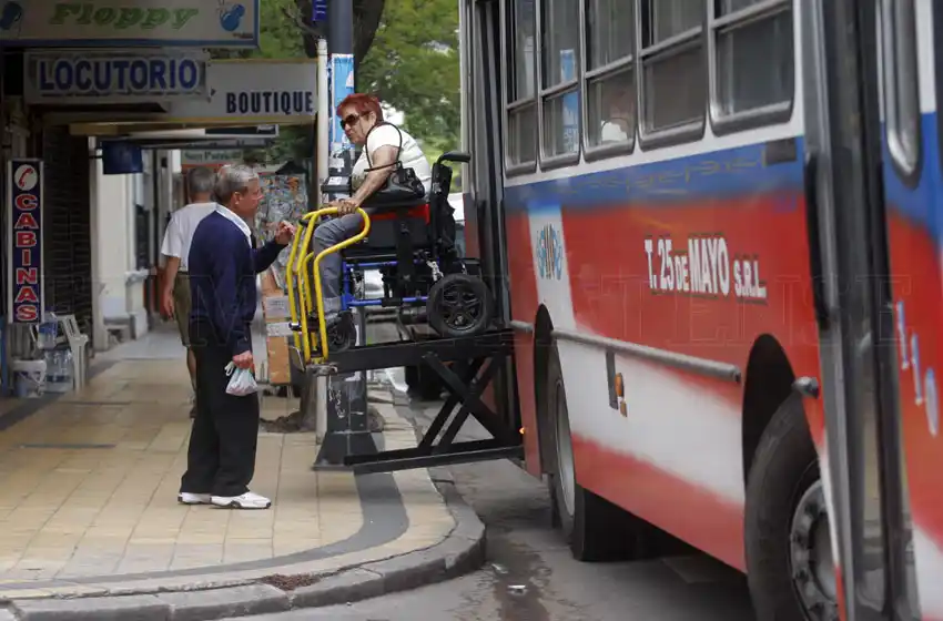 Reclaman “colectivos de piso bajo” en el transporte público de pasajeros
