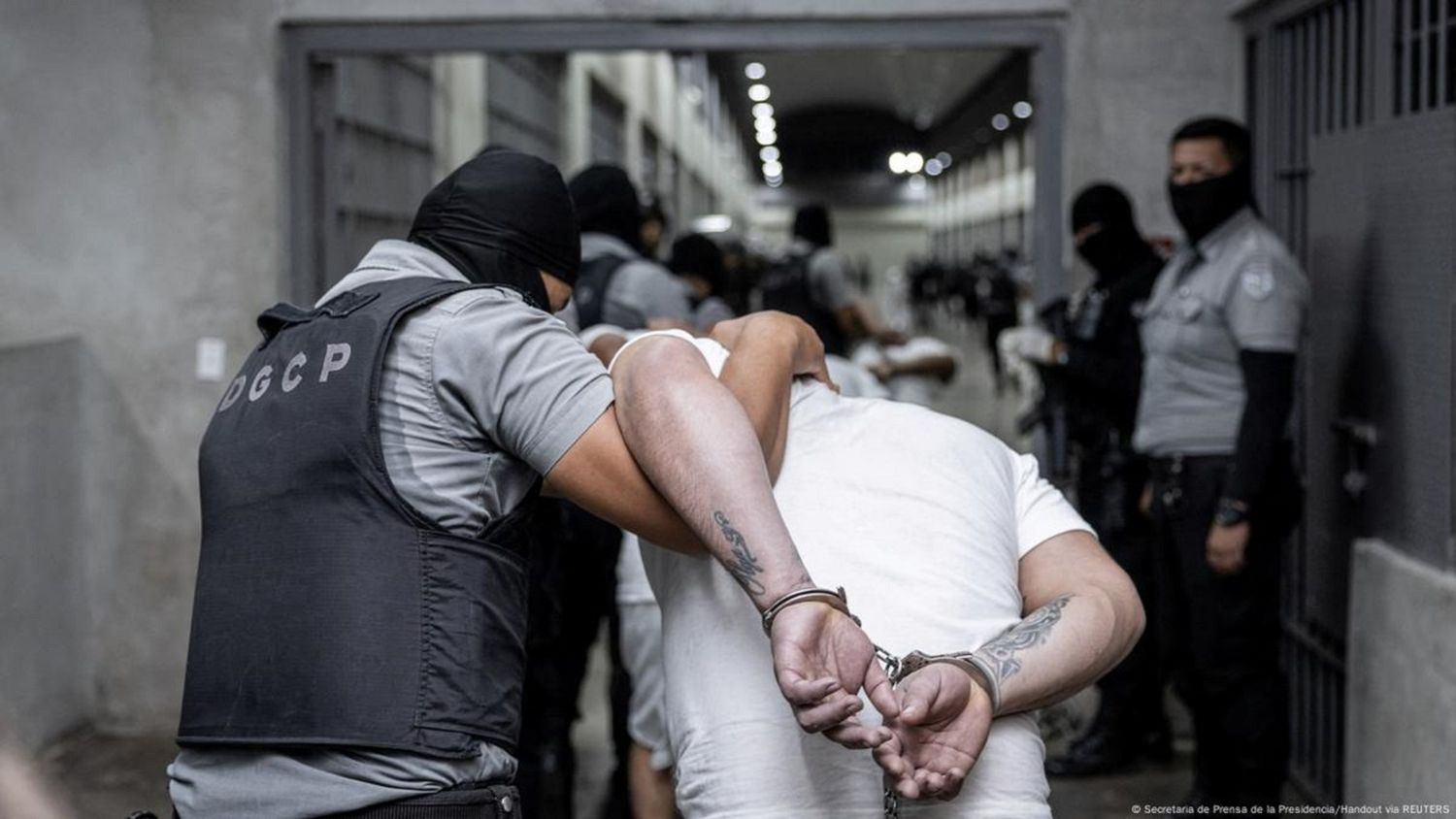 EE. UU. sigue enviando venezolanos a El SALVADOR: Rubio insiste en que son del TREN de ARAGUA