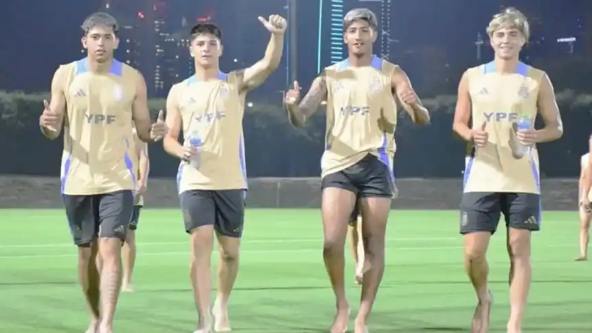 La Selección Argentina Sub 17 se entrenó por primera vez en Qatar de cara al debut en el Mundial