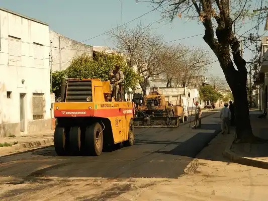 El municipio comenzó la repavimentación de 3 de Caballería   