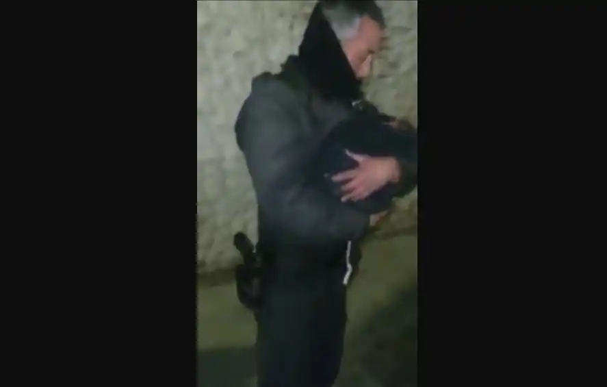 Un cartonero encontró a una beba recién nacida dentro de un contenedor de basura