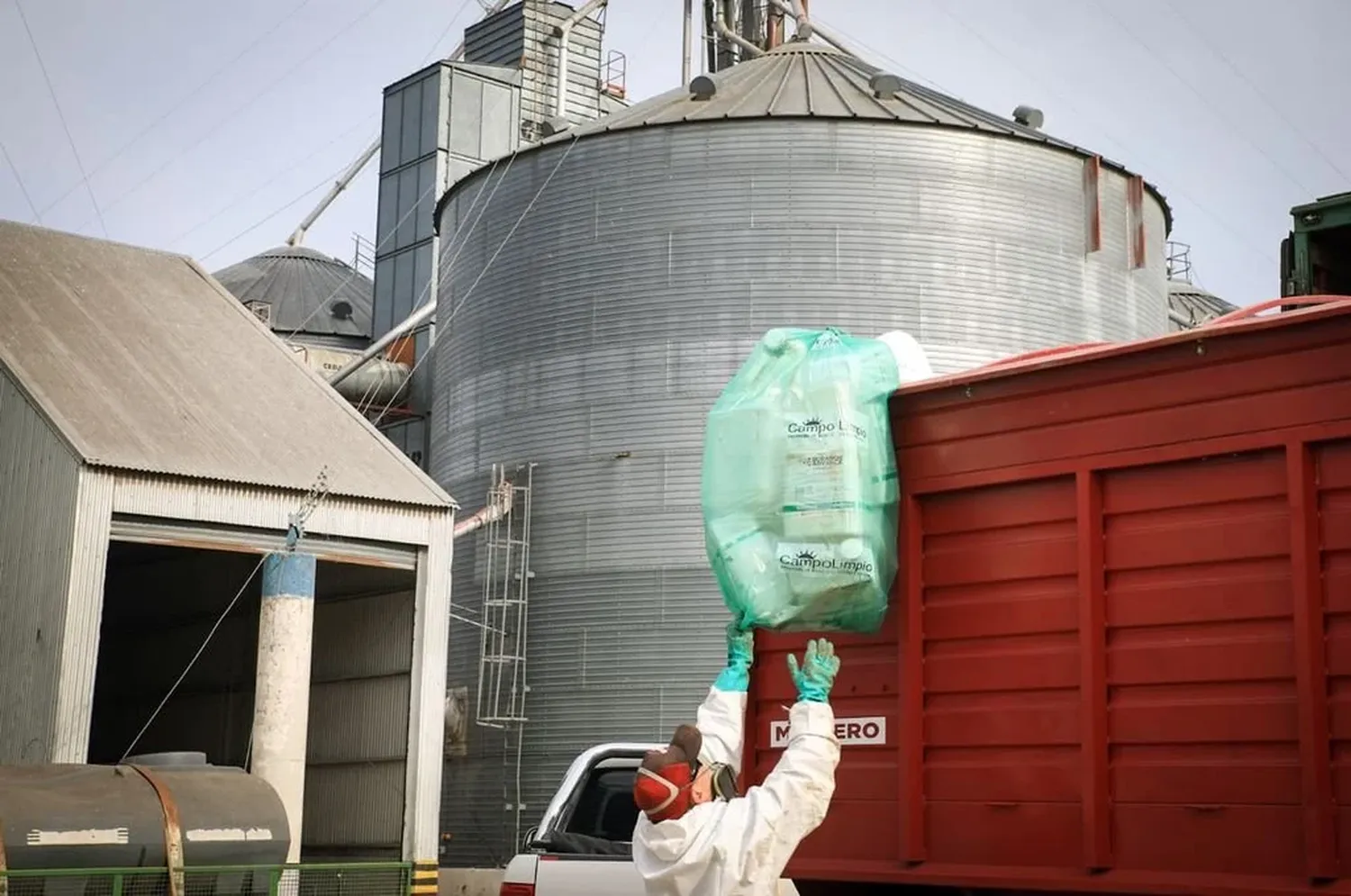 Jornada itinerante en el cordón frutihortícola del Gran Rosario que logró recolectar miles de envases vacíos.