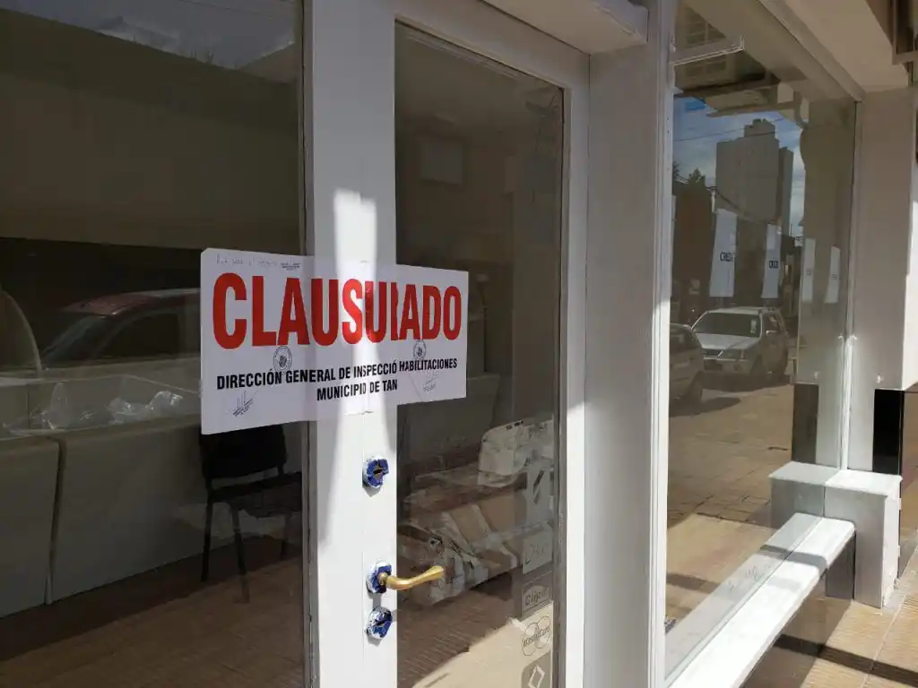 Clausuraron un comercio céntrico por funcionar sin permiso y fuera del horario permitido