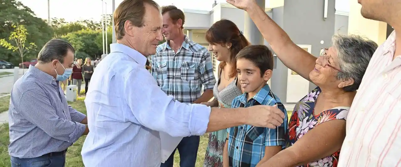Bordet destacó la inversión de la provincia para viviendas en municipios y juntas de gobierno