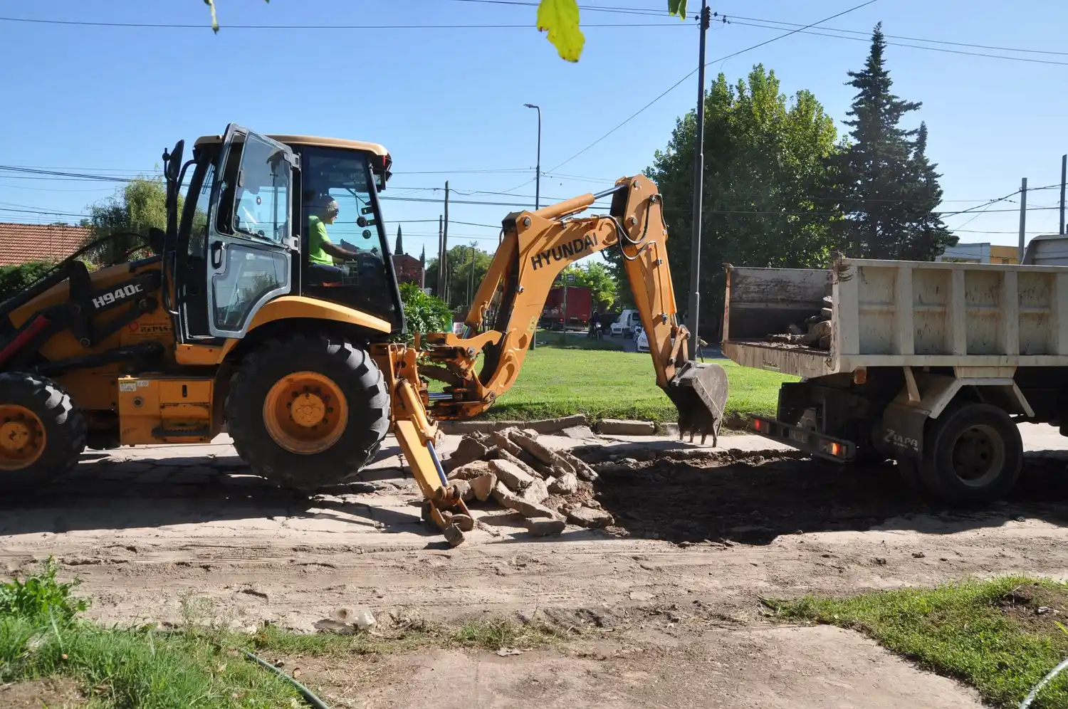 Comenzaron los trabajos de repavimentación en un sector de avenida Escribano