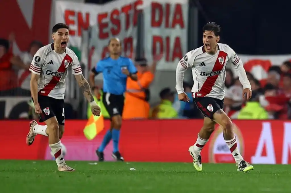 El festejo del Chino que mantiene vivo a River (REUTERS).
