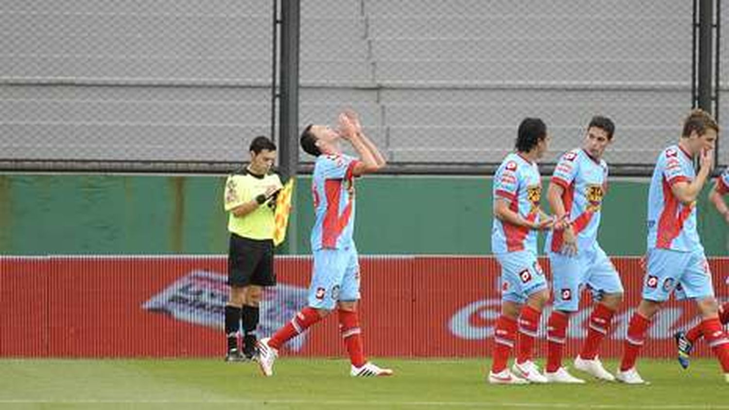 Arsenal le ganó a Godoy Cruz 1 a 0 y se subió a la punta junto a Newell´s