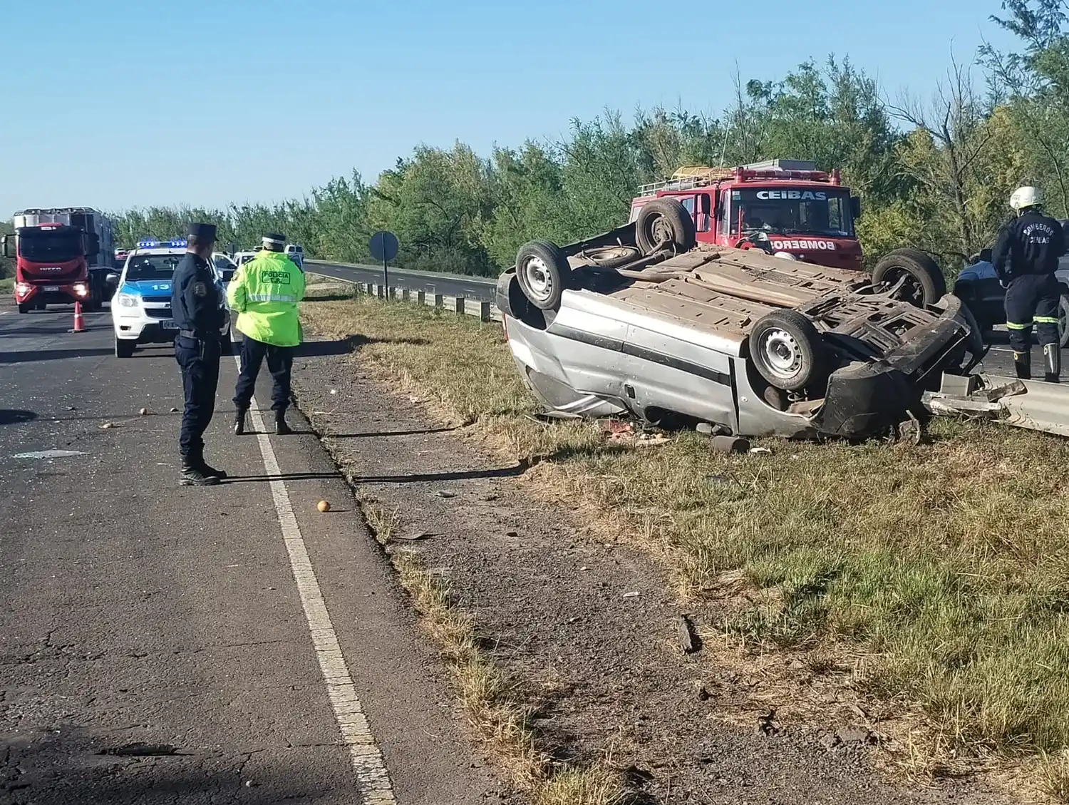 Violento vuelco en la ruta 12: tres heridos fueron hospitalizados en el Centenario