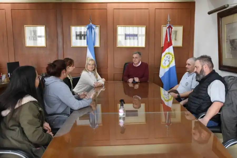 Castellano y Andereggen recibieron a estudiantes y autoridades Escuela N° 460 