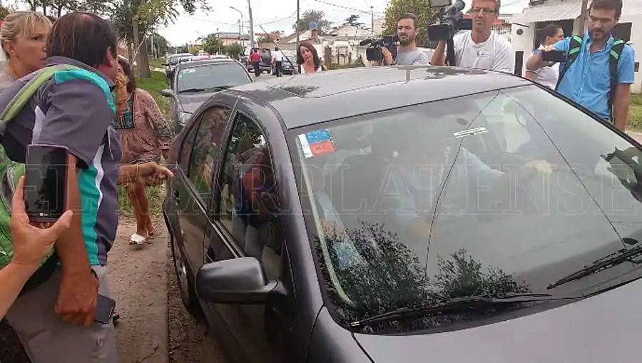 Así repudiaron al intendente tras salir de la escuela