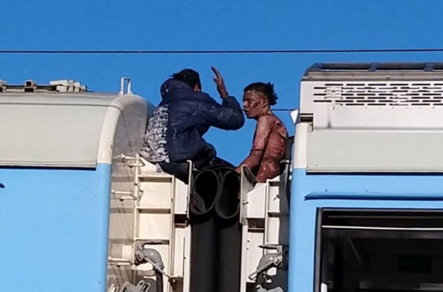 Murió el joven que se electrocutó en el tren