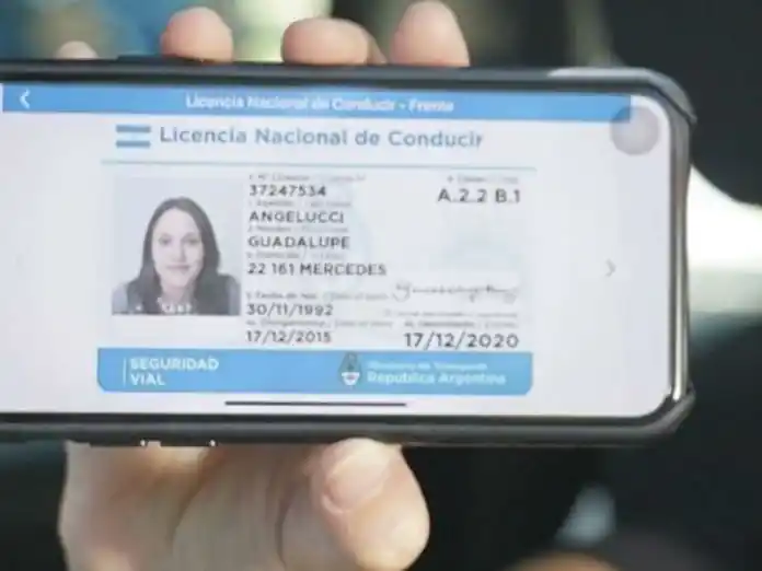 Siete de cada diez argentinos aprueban la nueva licencia digital