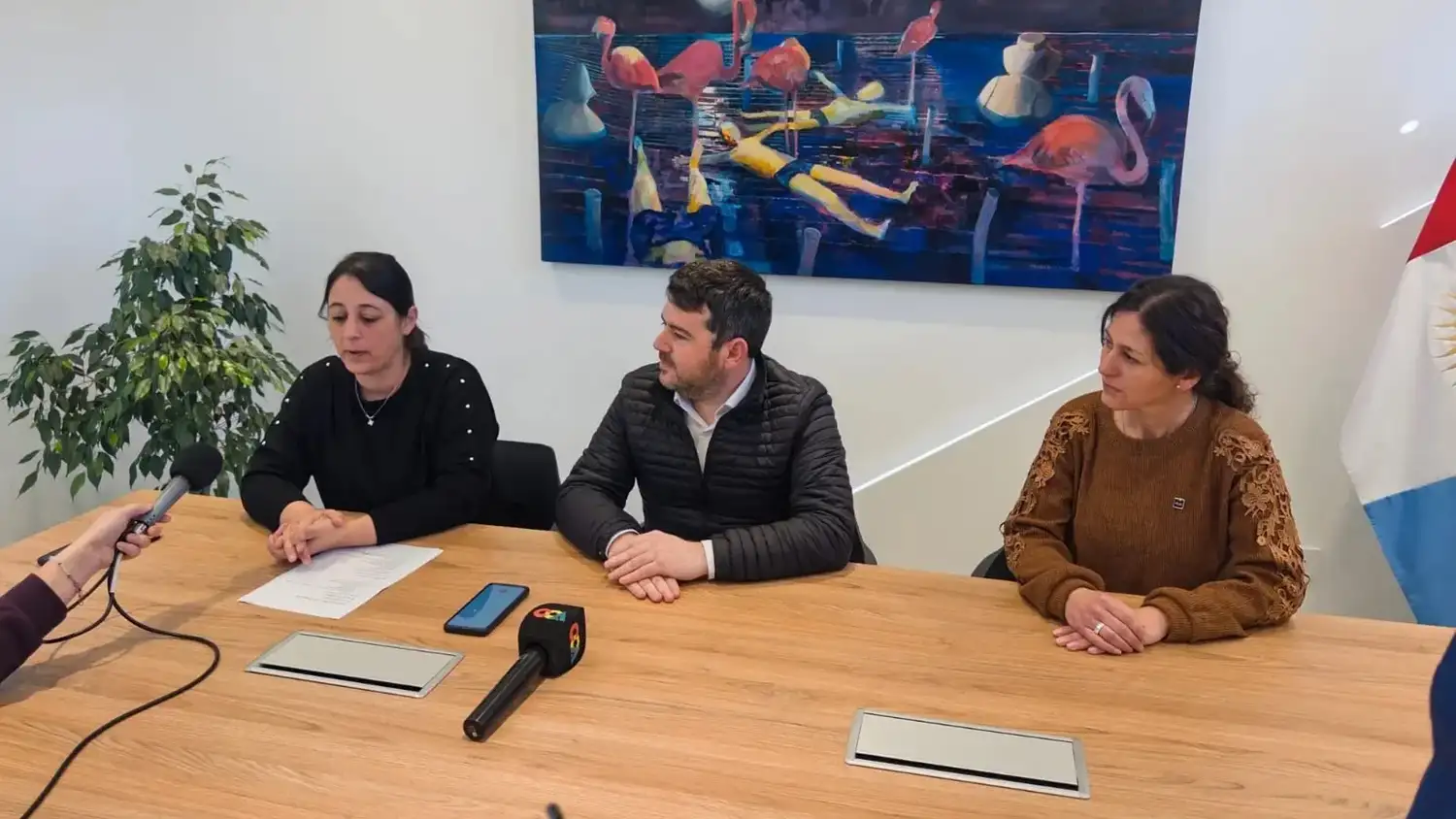 El intendente Agustín Bianchini y la directora de Cultura, Marisol Rodríguez, presentaron la nueva edición de la feria (Gentileza svisiondigital)